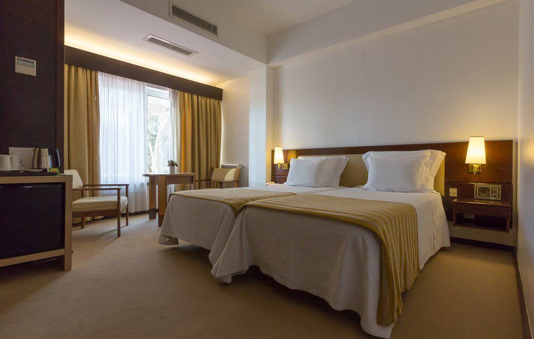 Quarto triplo standard  Hotel São José Fatima